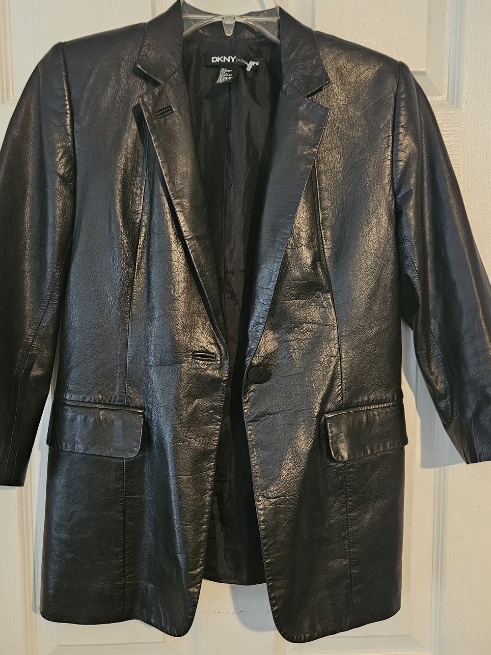 VTG 90s/Y2K DKNY Women’s Single-Breasted Genuine Leather Blazer – Black (Size 4)